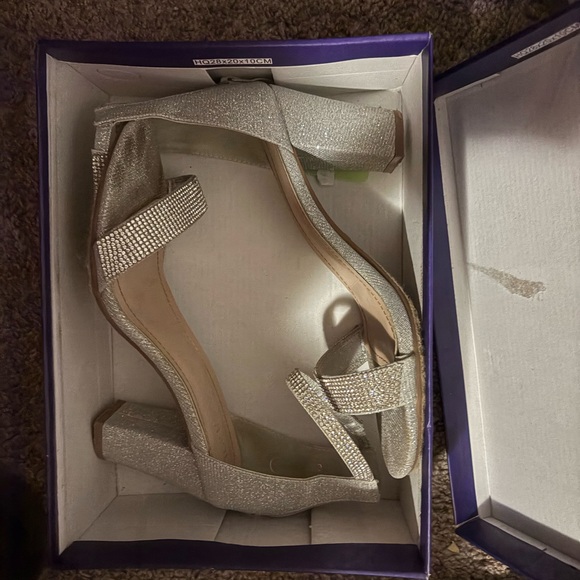 TOP Moda Silver Heels🩶 - Picture 2 of 2